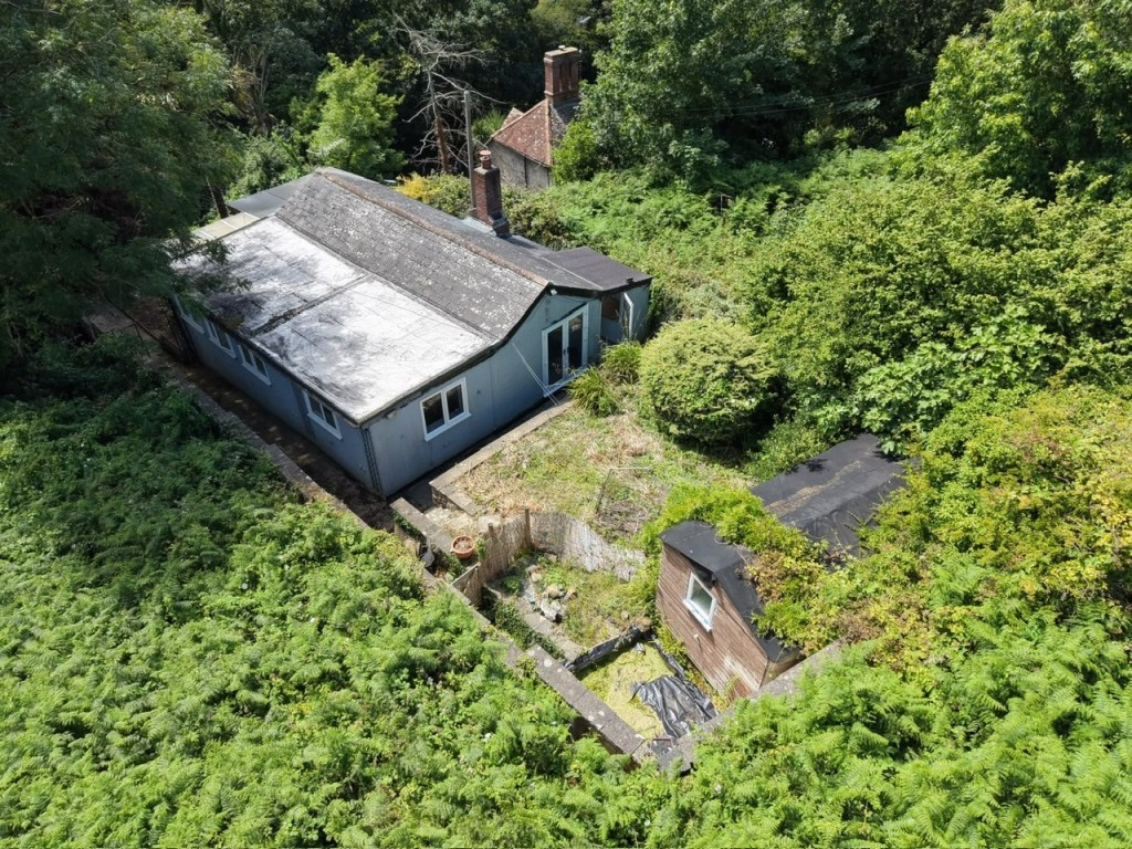 Lot: 177 - COTTAGE FOR IMPROVEMENT - View of the rear